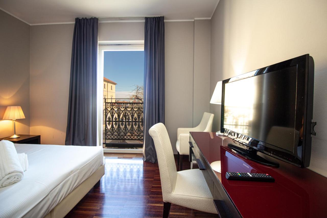 Hotel Cavour Novara Exterior photo
